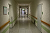 pusty korytarz w szpitalu