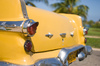 Żółty samochód klasyczny kubański